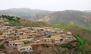 کندوله روستایی کوهپایه ای با چشم اندازی زیبا