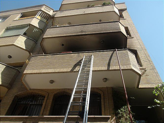 آتش&zwnj;سوزی گسترده در خیابان شریعتی/ 9 تن از میان دود و شعله&zwnj;های آتش نجات یافتند