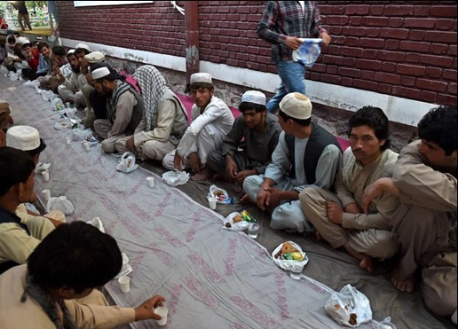 سفره های افطاری در سراسر جهان+تصاویر
