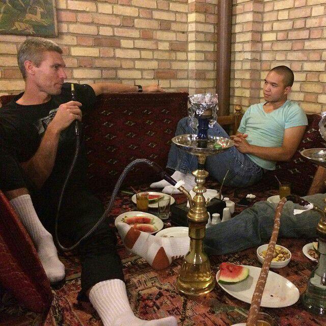 قلیان کشی آمریکایی ها در تهران+عکس