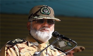 ادای احترام امیرپوردستان به مقام والای شهدای غواص