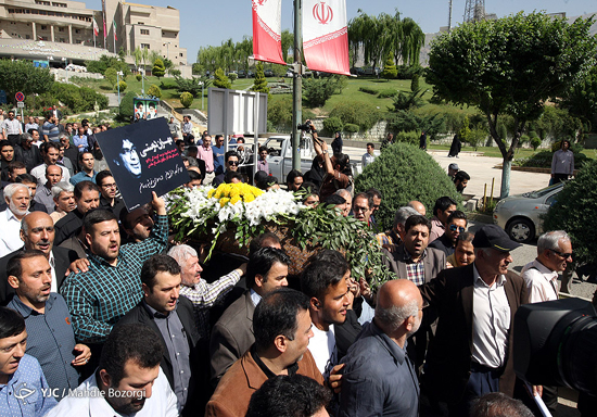 مهران دوستی رهسپار قطعه هنرمندان شد / صداي حماسه ها و خاطره ها از راديو رفت