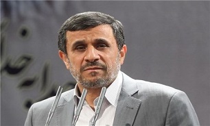 احمدی‌نژاد درگذشت پدر شهید و جانبازان زحمتی را تسلیت گفت