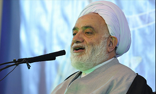 در برگزاری جشن‌ها و مراسمها از تعصب گرایی پرهیز شود