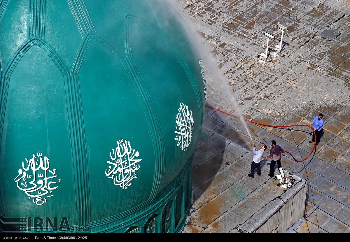شستشوی گلدسته های جمکران + عکس