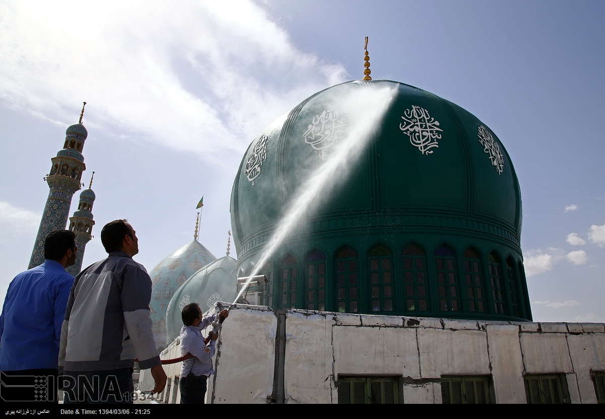 شستشوی گلدسته های جمکران + عکس