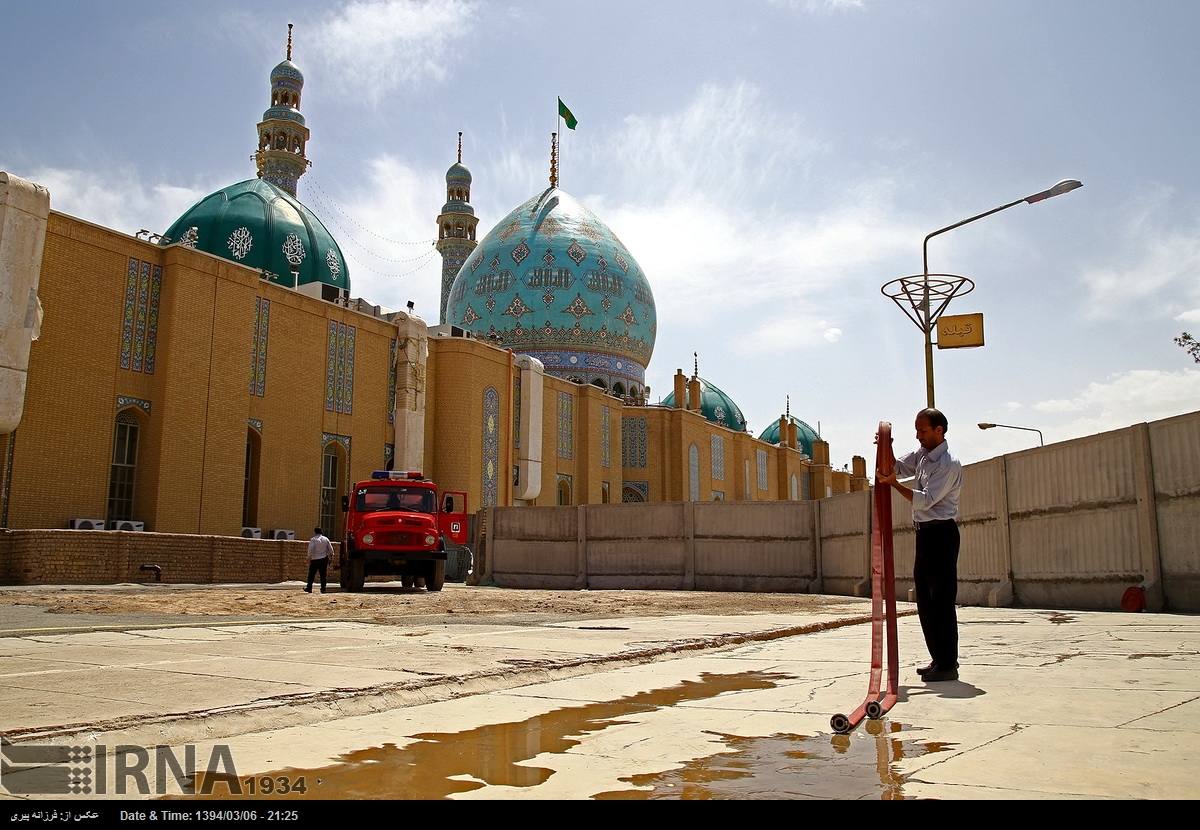 شستشوی گلدسته های جمکران + عکس