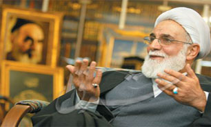 امام خمینی (ره) فرمودند: "هر که می‌‏ترسد برود، من اینجا هستم"