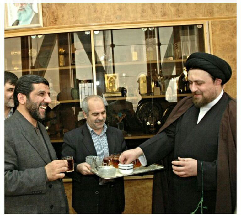 سیدحسن آقا میهمان یک استکان چای!