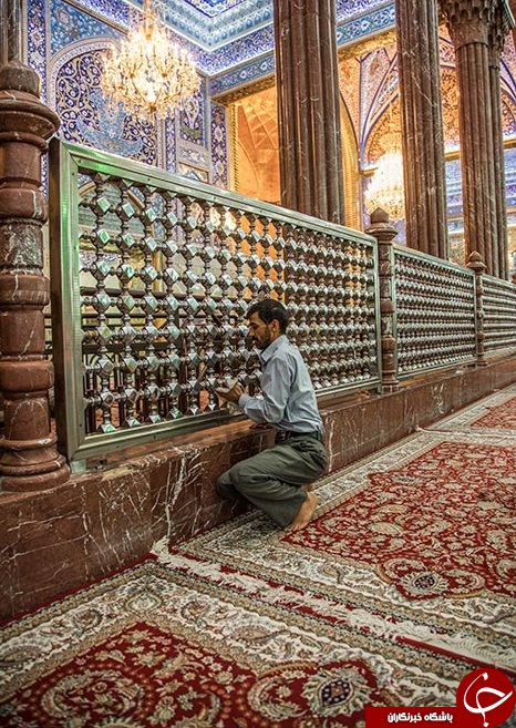 غبارروبی صحن مطهر حسینی به مناسبت حلول ماه رمضان + تصاویر