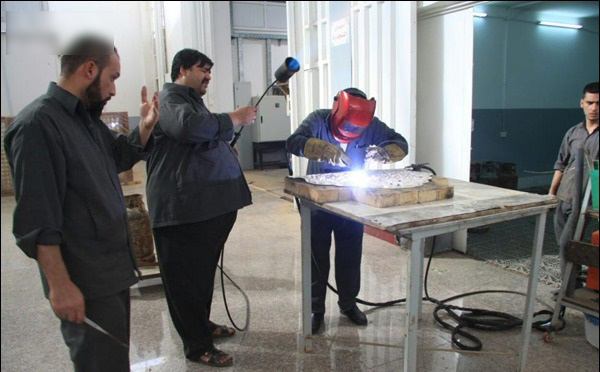 انجام مراحل پایانی ساخت درب ضریح جدید حرم حضرت عباس(ع) + تصاویر