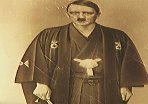 عکس تازه پیدا شده از هیتلر با لباس ژاپنی