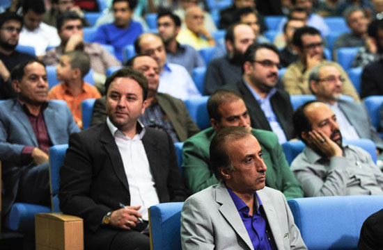 از عکس یادگاری خبرنگاران با رئیس جمهور تا تقدیر از یک گوینده بازنشسته +تصاویر