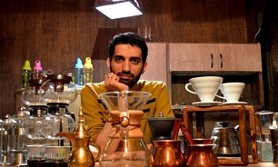 گفتگویی خواندنی با طلبه ای که کافه دارد! +عکس