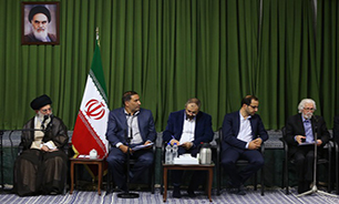 شعر خوانی جمعی از شاعران در محضر رهبر انقلاب + فیلم