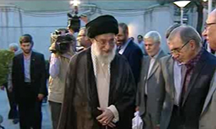 حاشیه‌های شیرین دیدار شاعران با رهبر انقلاب + فیلم