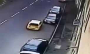 حادثه هنگام پارک کردن خودرو + فیلم
