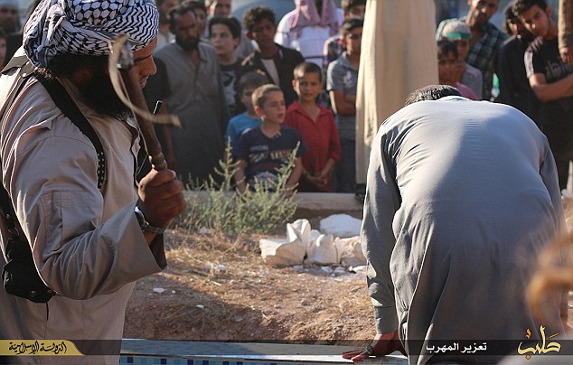 مجازات حفاظت از آثار باستانی در قلمرو داعش + تصاویر