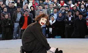 تئاتر خیابانی از جنبه تزیینی خارج شده است