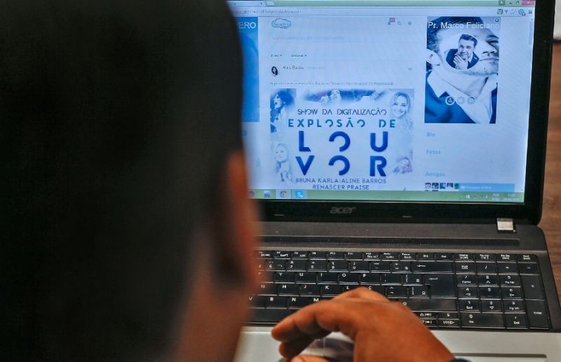 فیس بوک با رنگ و بوی مذهب