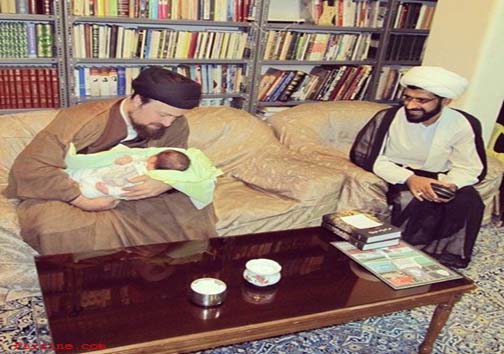 سید حسن خمینی در منزلش +عکس
