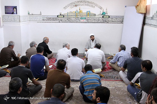 حال و هوای لحظه افطار در زندان وکیل آباد مشهد + تصاویر
