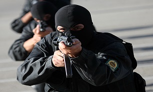 فرار جنون&zwnj;آمیز دزد جوان با تیراندازی خونین پلیس پایان یافت/ سرقت در خیابان&zwnj;های شرق تهران با خودروی سرقتی