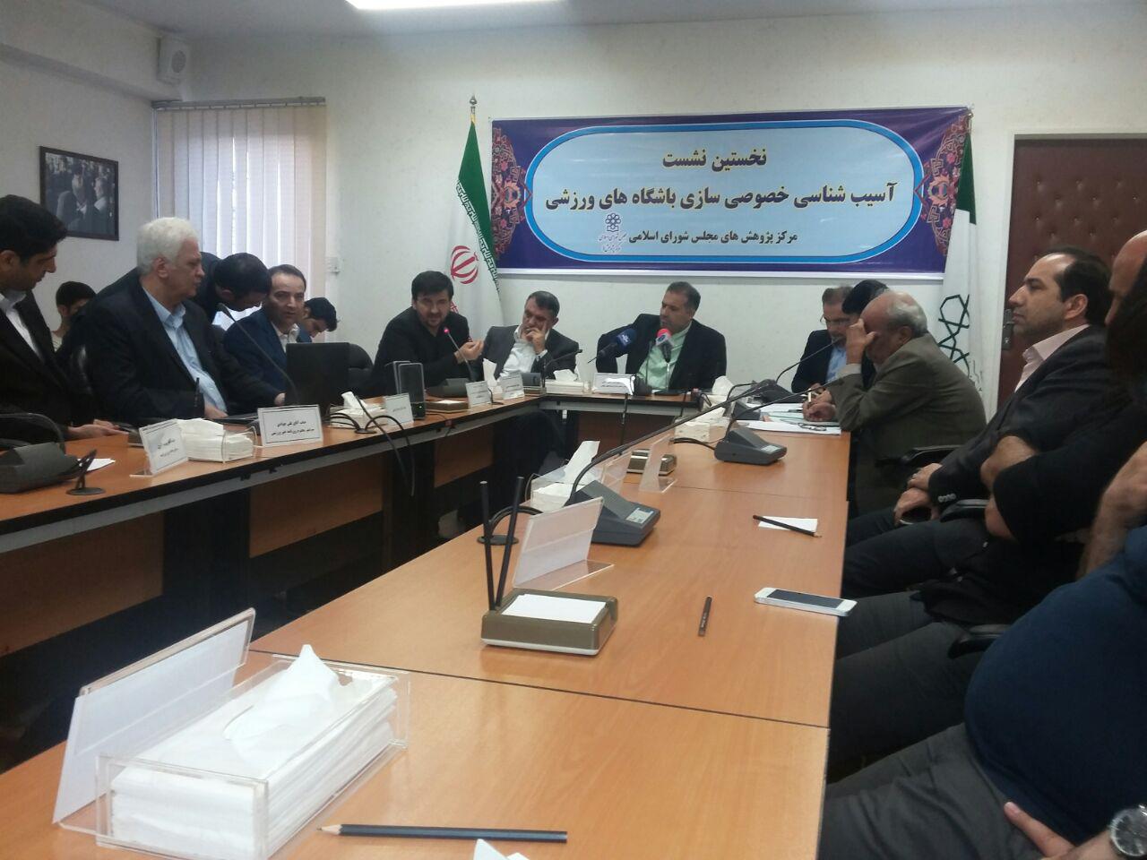 خصوصی سازی حتی کشته هم می دهد/ نمایندگان چرا طرح دو فوریتی را را رو نمی کنند؟/ سوتی بدهم گردن می گیرم