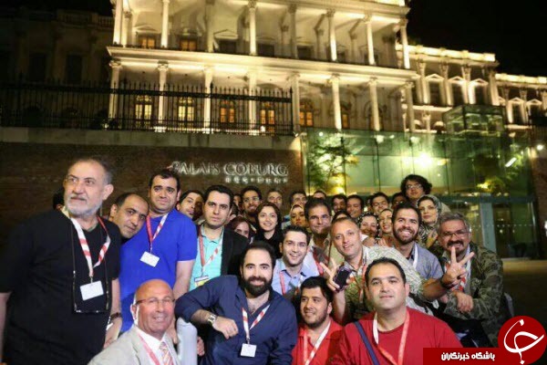 عکس یادگاری خبرنگاران در آخرین دقایق حضور مقابل هتل کوبورگ