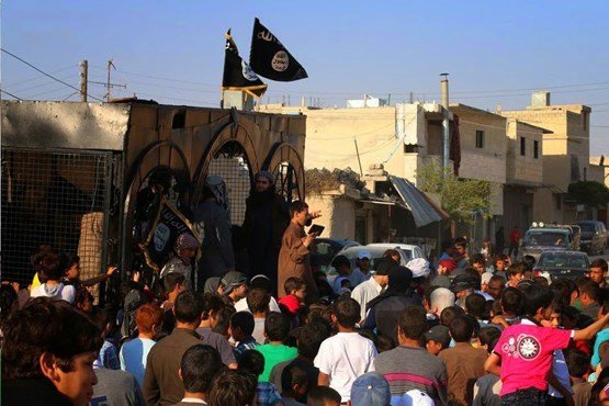 داعش ۸ نفر را به جرم روزه خواری به صلیب کشید