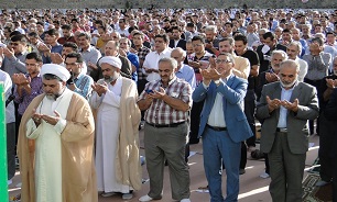 نماز با شکوه عید سعید فطر در رودهن اقامه شد