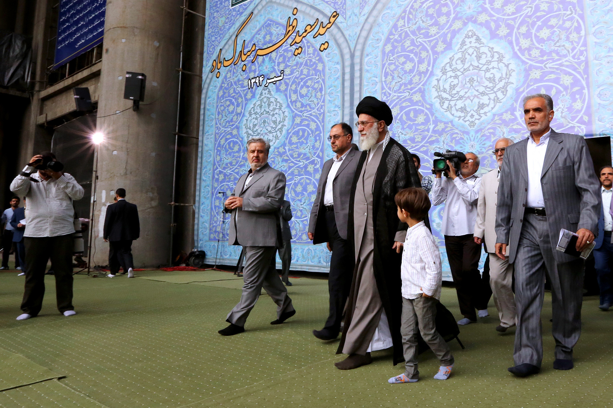 از رفت و آمدهای صف اول تا صدایی متفاوت در قنوت نماز از رفت و آمدهای صف اول تا صدایی متفاوت در قنوت نماز