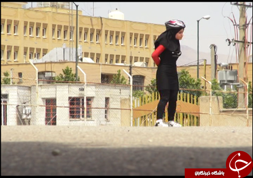 ثبت رکورد ملی، روی اسکیت، با چشمان بسته!