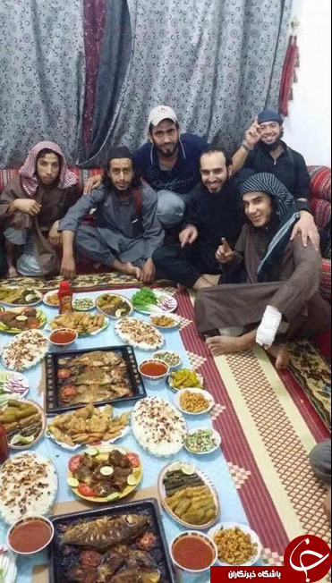 سفره ای رنگارنگ با خون + عکس