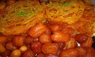 کشف و توقیف ۵ تن لبنیات و ۲۰۰ کیلوگرم زولبیا و بامیه غیربهداشتی در بندرعباس