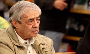 منتخب اشعار «احمدی» وارد بازار کتاب می‌شود
