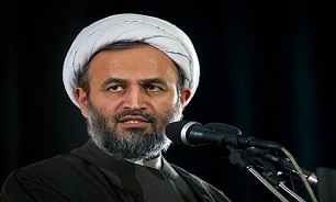 پناهیان: کسی که زندگی او را متواضع نکرده باشد، بعید است با نماز هم متواضع شود