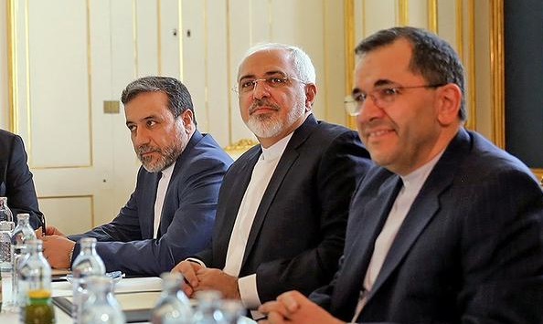 تصاویری از آغاز نشست ظریف و اعضای 1+5