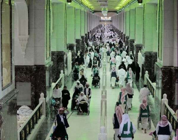استفاده از فناوری جدید برای حجاج در مکه + تصاویر