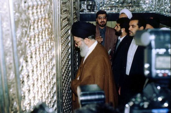 مقام حضرت عبدالعظیم حسنی در کلام رهبری/ تصاویر رهبر انقلاب در حرم ری