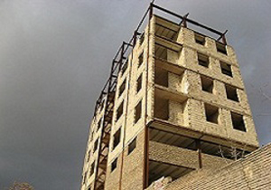 در کوچه پس کوچه های بومهن ساخت و ساز غیرمجاز می کنند