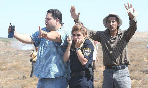 پلیس زن صهیونیست در پناه مردان فلسطینی+ عکس