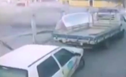 لحظه پرتاب شدن راننده پس از تصادف شدید + فیلم