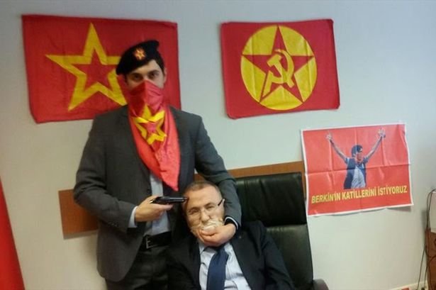 هفت و نیم سال زندان برای هجده خبرنگار ترک+ عکس
