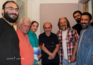 کمال تبریزی، محمد چرمشیر و اکبر عالمی به تماشای «فصل شکار بادبادک‌ها» نشستند