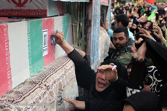 وداع باشکوه و متفاوت با 13 شهید خط شکن گمنام در مشهد + تصاویر