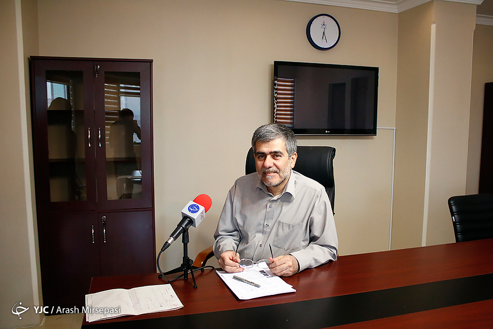 باید قبول کنیم، می&zwnj;خواهیم فردو را به تعطیلی بکشانیم/ راکتور اراک با جمع بندی مذاکرات از حیطه ماموریتش خارج می&zwnj;شود/توجه به دو عامل بسیاری از بندهای برجام را رد می&zwnj;کند/احمدی نژاد بهتر است در انتخابات ریاست جمهوری شرکت نکند/ جبهه یکتا فقط به انتخابات فکر نمی&zwnj;کند
