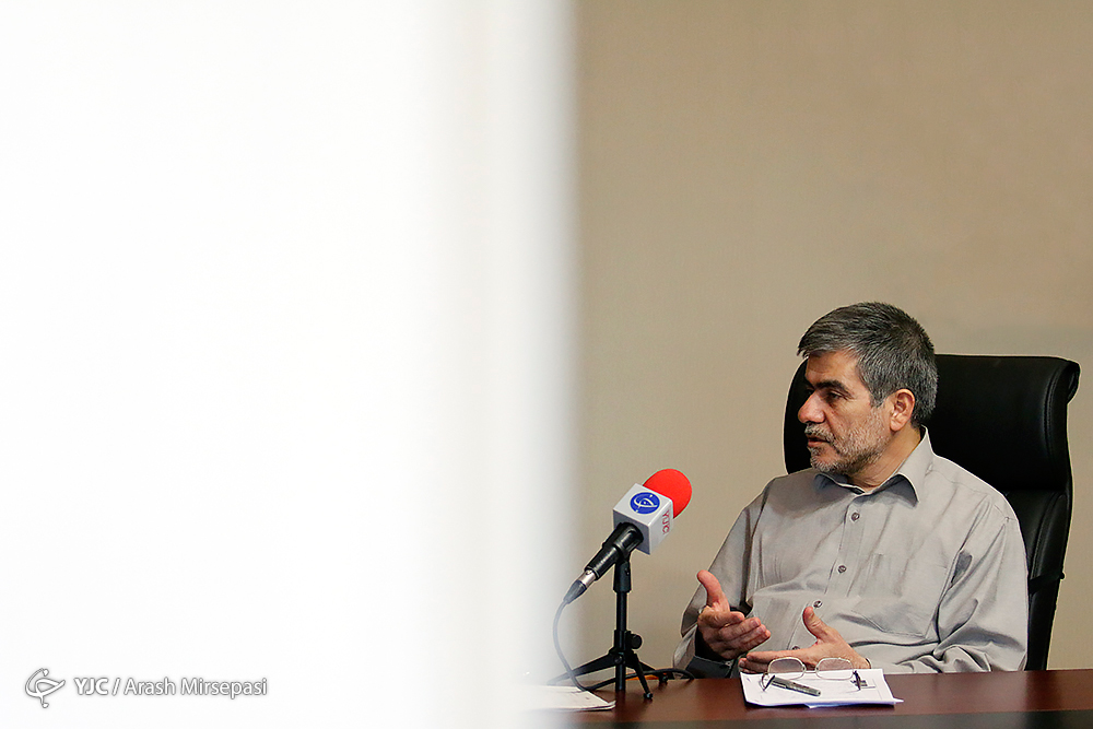 باید قبول کنیم، می&zwnj;خواهیم فردو را به تعطیلی بکشانیم/ راکتور اراک با جمع بندی مذاکرات از حیطه ماموریتش خارج می&zwnj;شود/توجه به دو عامل بسیاری از بندهای برجام را رد می&zwnj;کند/احمدی نژاد بهتر است در انتخابات ریاست جمهوری شرکت نکند/ جبهه یکتا فقط به انتخابات فکر نمی&zwnj;کند