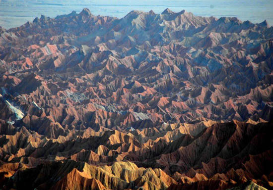 درخشش کوه&zwnj;های مینیاتوری در جاده چابهار
