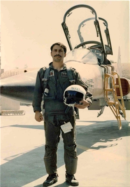 خلبانی که از زدن هواپیمای امام چشم پوشی کرد+عکس